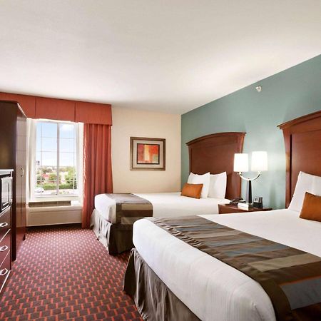 Wingate By Wyndham San Marcos Hotel Exterior photo