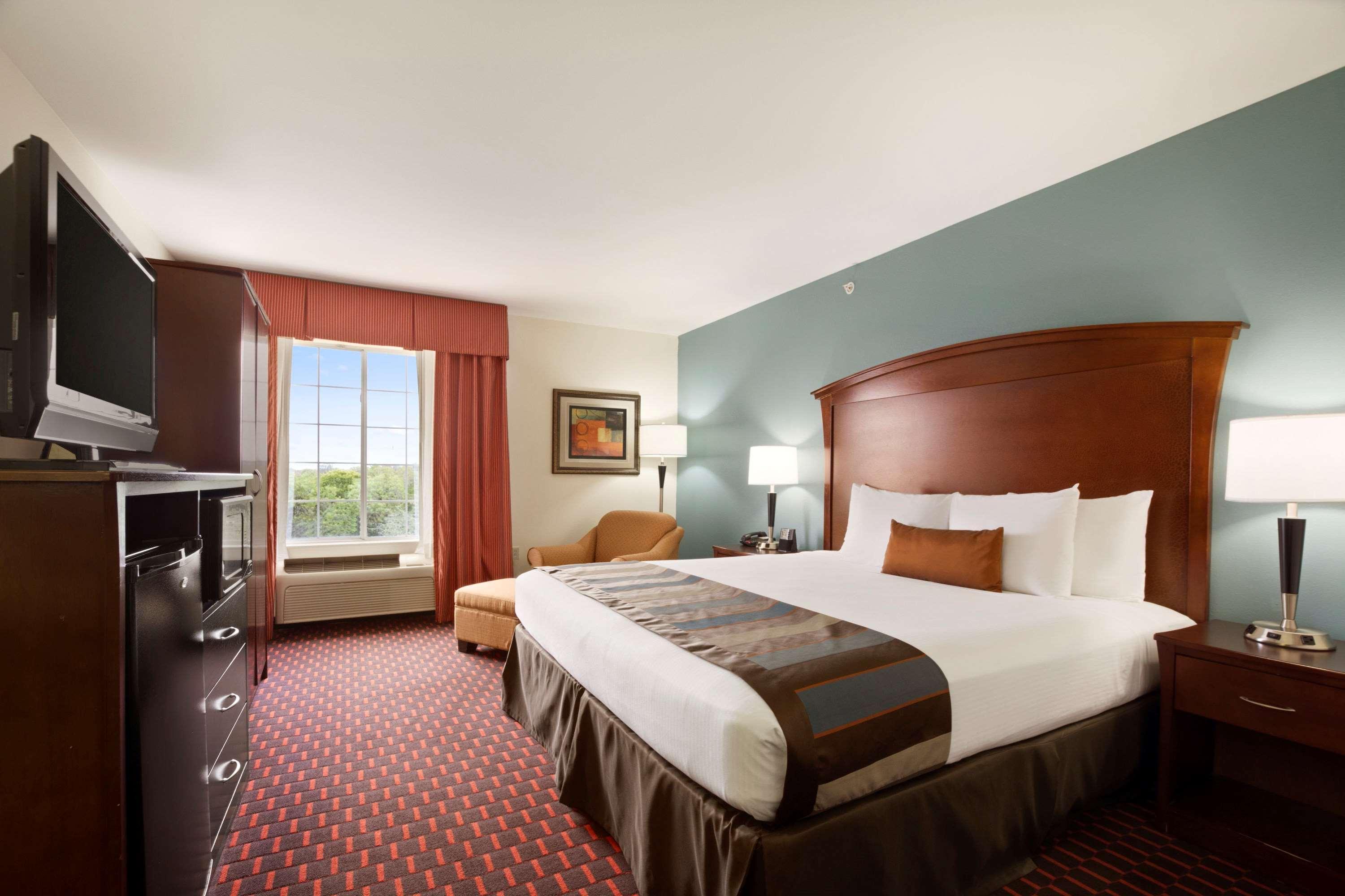 Wingate By Wyndham San Marcos Hotel Exterior photo
