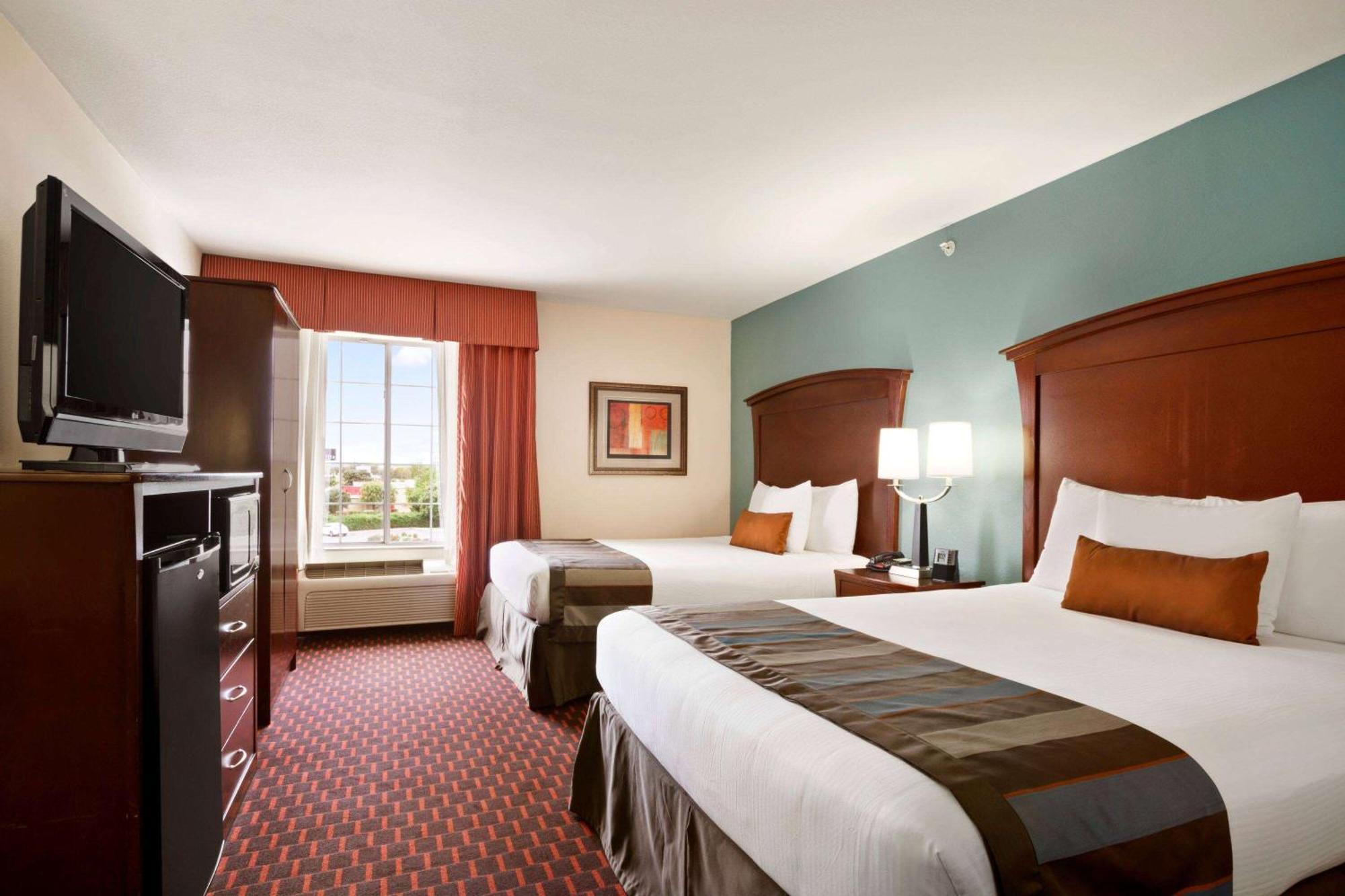 Wingate By Wyndham San Marcos Hotel Exterior photo
